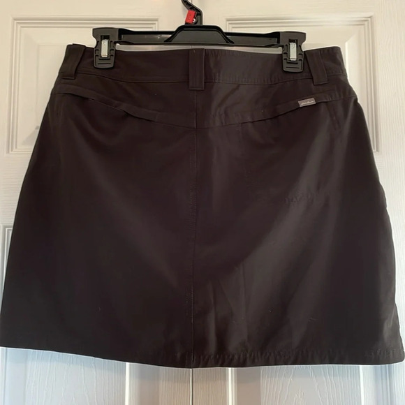Eddie Bauer black skirt sz 12. Front & back pockets. Built in shorts. Belt loops - Picture 6 of 8